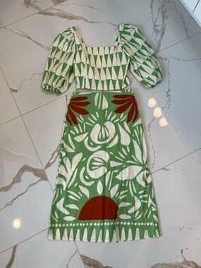 Green & White Patterned Two-Piece Skirt and Top Set